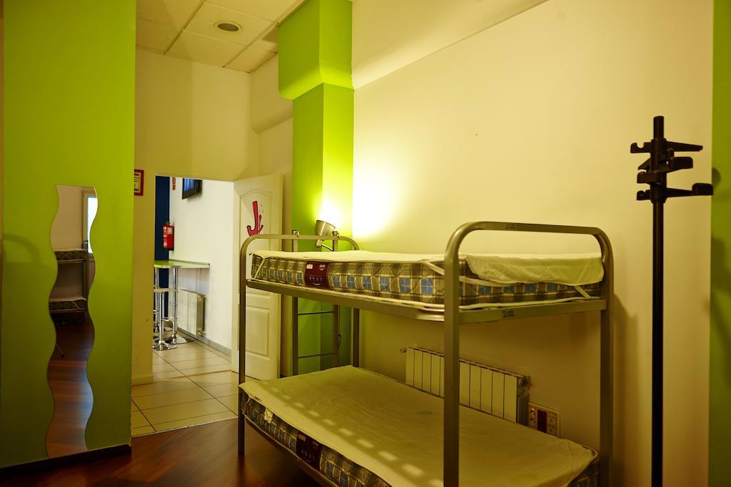 Pil Pil Hostel Більбао Номер фото